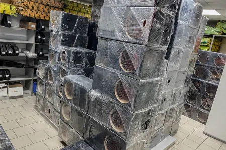 БОЛЬШУЩАЯ поставка коробов. 200 шт вновь заполнили второй зал до потолка