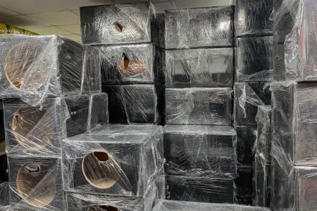 БОЛЬШУЩАЯ поставка коробов. 200 шт вновь заполнили второй зал до потолка